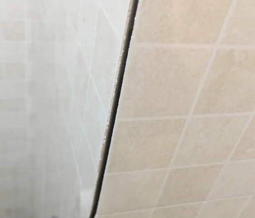 邳州瓷砖空鼓维修公司分享阳台瓷砖脱落的修复过程可以分为以下几个步骤